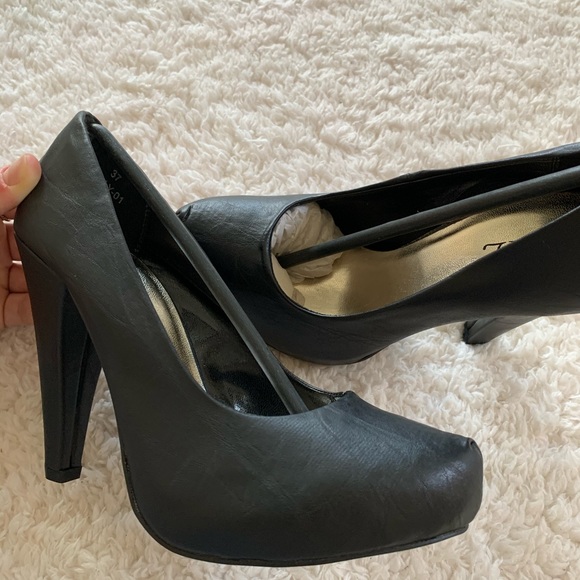 NWT Black Matte Pumps High Heels New - Picture 3 of 8